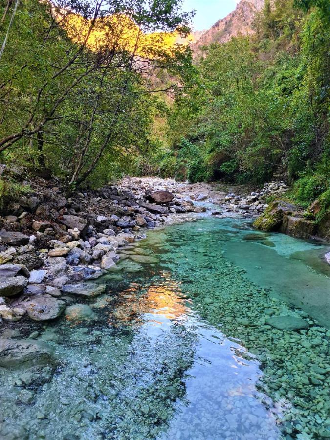 Incantevole Casa Sul Fiume, Relax E Natura Ai Piedi Della Alpi Apuane Massa  Buitenkant foto